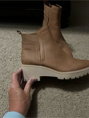 Tan Platform Chelsea Boot - Women